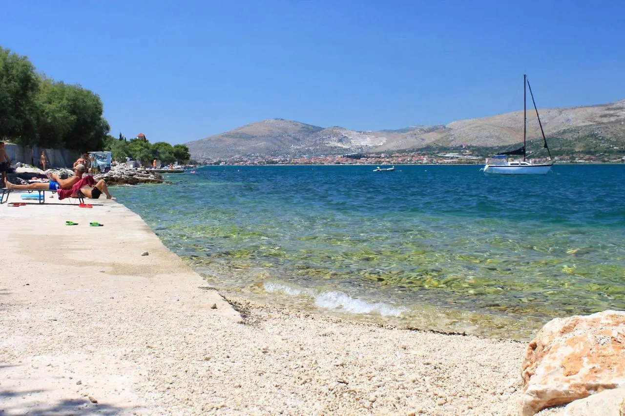 Apartments By The Sea Arbanija, Ciovo - 8651 Трогир